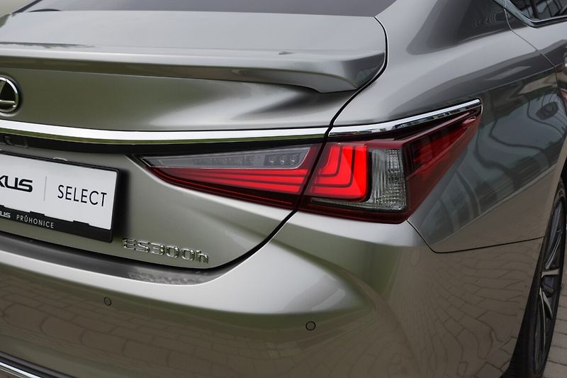 Lexus ES 300h ZLEVNĚNO 2,5 HSD LIMITED EDITI - fotka 41 z 41