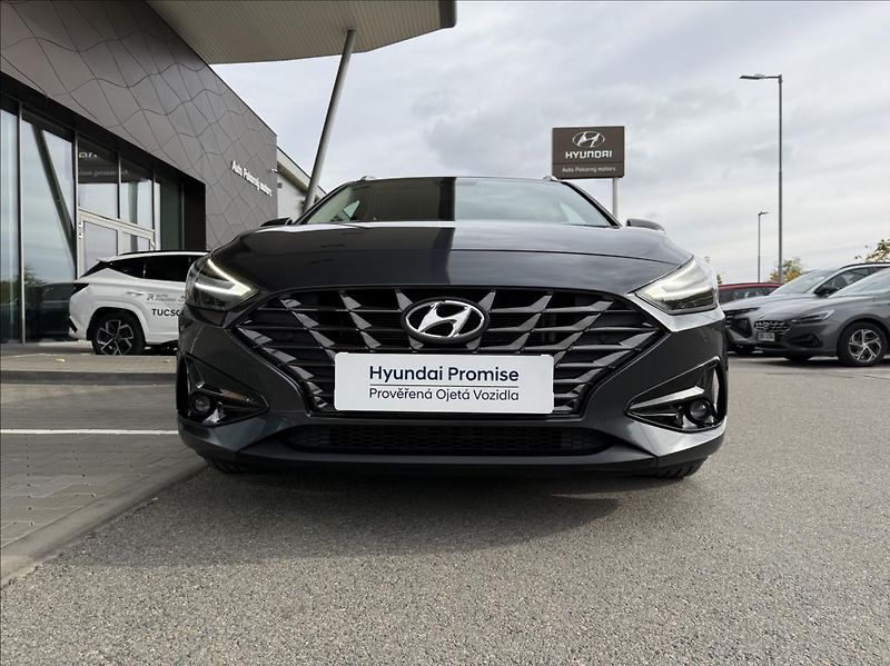 Hyundai i30 1,0 T-GDI DCT  WG Family Smart - fotka 5 z 25