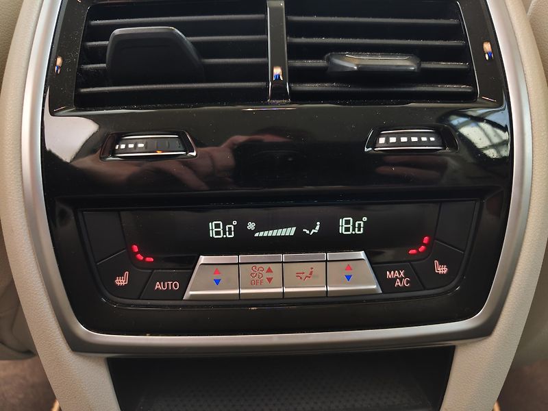 BMW X5 (2021) M50i 390kW xDrive - fotka 29 z 30