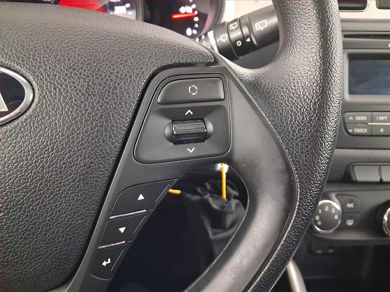 Kia Ceed (2015) 1.4 CVVT, Serv.kniha - fotka 16 z 17
