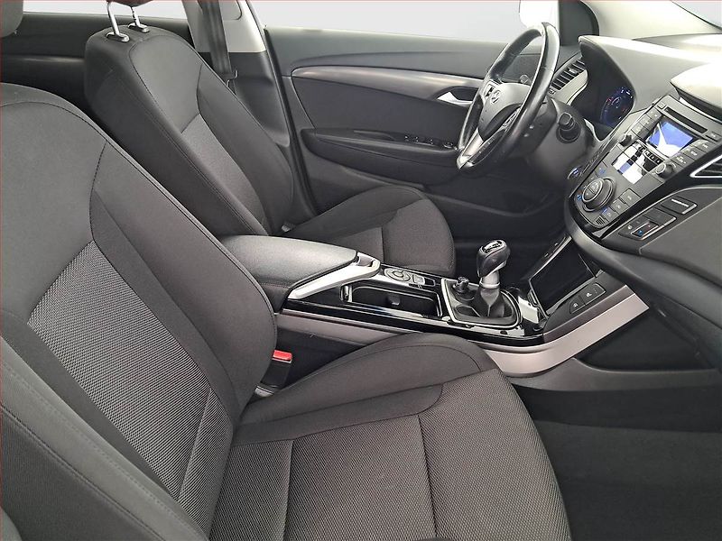 Hyundai i40 (2014) 1.7 CRDi, Serv.kniha, Xenony - fotka 9 z 19