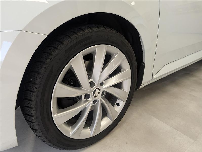 Škoda Superb 2.0 TDI STYLE - fotka 4 z 30