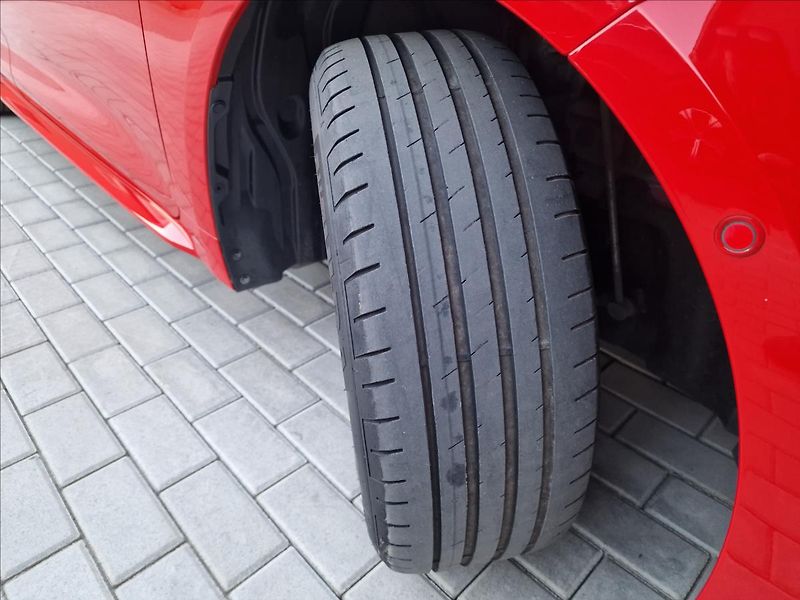 Toyota Corolla 1.8 Hybrid Comfort, ČR,1.Maj. - fotka 42 z 46