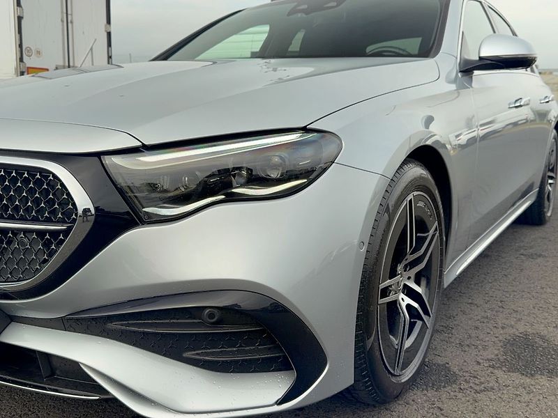 Mercedes-Benz Třídy E E 220 d 4MATIC AMG - fotka 9 z 39