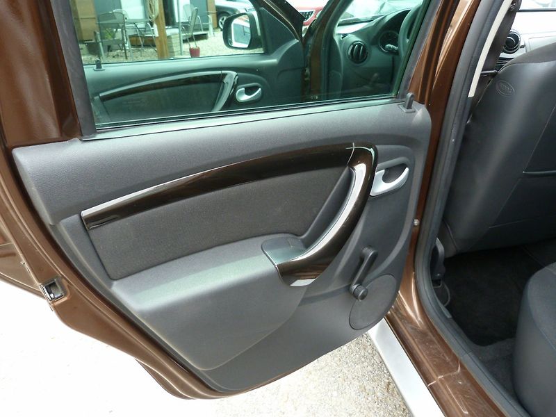 Dacia Duster 1.6 16v Laureáte - fotka 13 z 17