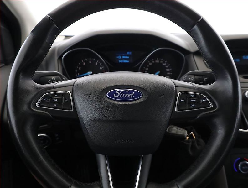 Ford Focus (2015) Trend Sport 1.0 EcoBoost - fotka 8 z 15