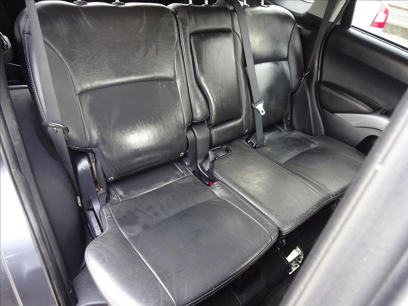 Peugeot 4007 2,2 HDI 115kW 4x4 - fotka 27 z 53