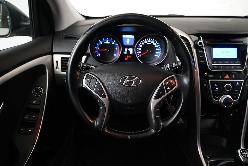 Hyundai i30 - fotka 18 z 25