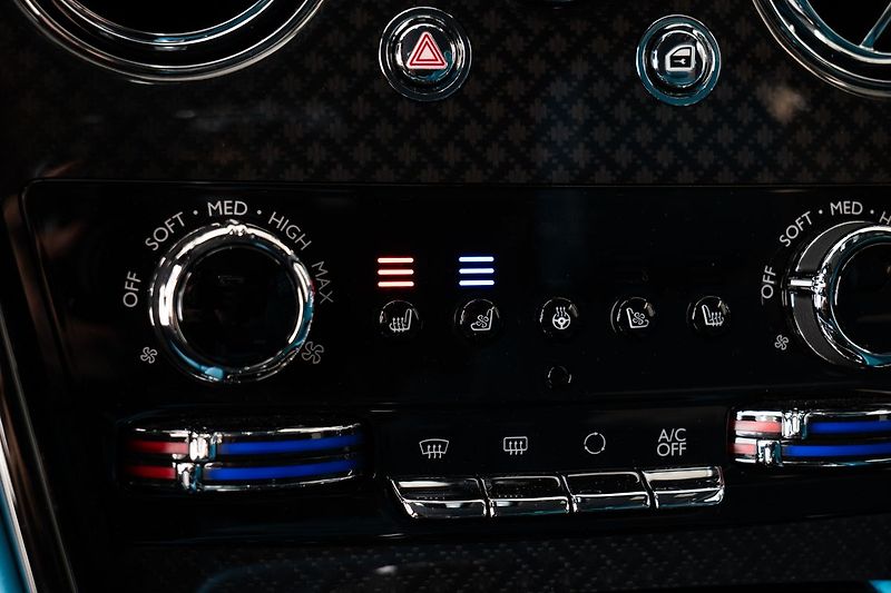 Rolls-Royce Cullinan Black Badge/Bespoke/Starling r - fotka 22 z 38