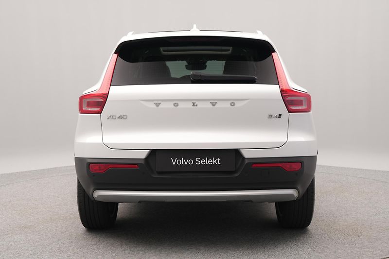Volvo XC40 B4 AWD ULTIMATE CZ - fotka 9 z 49