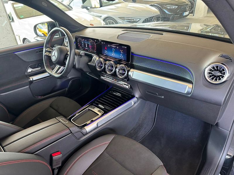 Mercedes-Benz GLB 200d 4MATIC - fotka 19 z 20