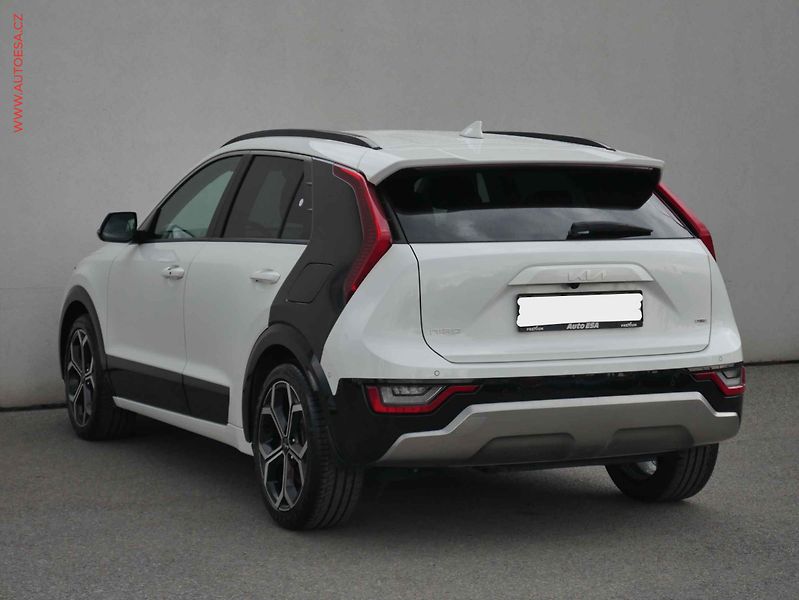 Kia Niro (2022) 1.6 GDi HEV, ČR, AT, LED - fotka 6 z 24