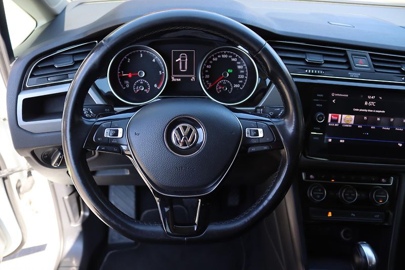 Volkswagen Touran 2.0TDI DSG 110kW - fotka 26 z 50