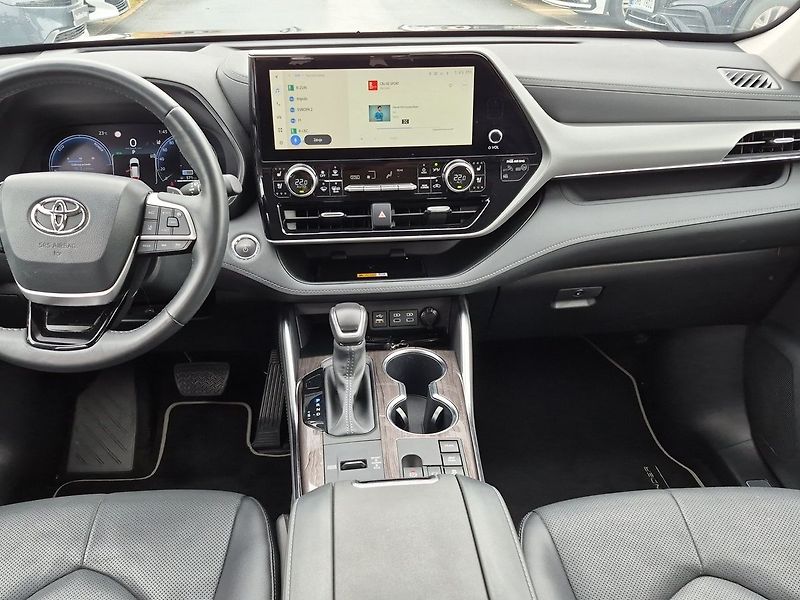 Toyota Highlander Executive 2,5 HEV 4x4 - fotka 13 z 27