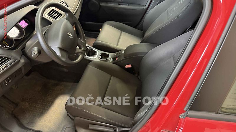 Renault Mégane (2009) 1.6i, 2.maj,ČR, AC - fotka 3 z 3