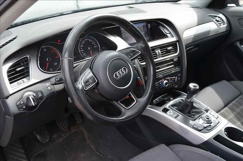 Audi A4 (2012) AVANT 3,0 TDI - fotka 14 z 22