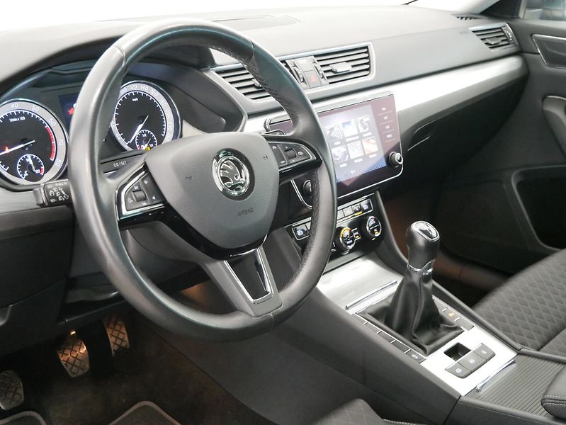 Škoda Superb - fotka 14 z 25