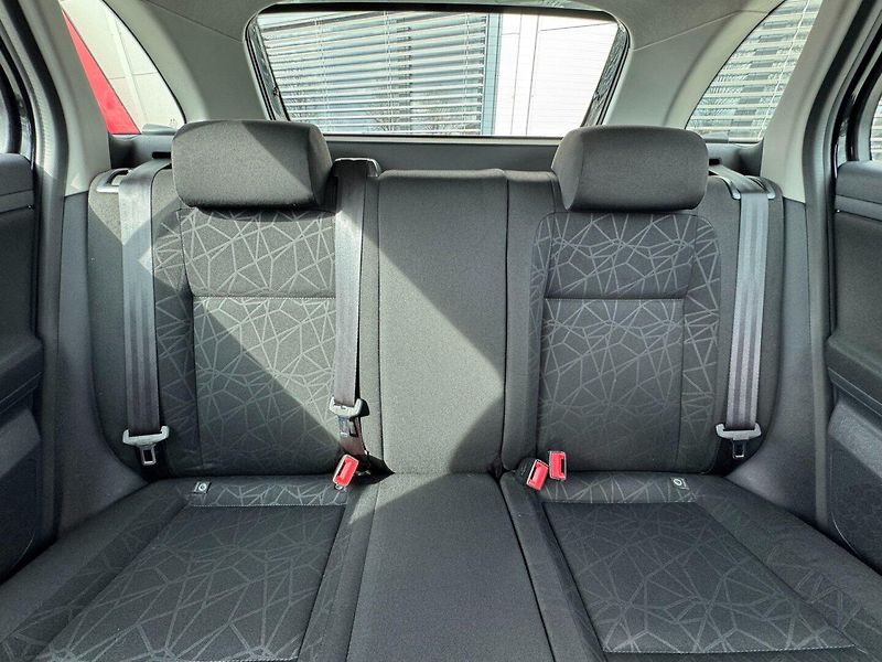 Škoda Fabia (2012) Family + 1.2 TSI 63kW - fotka 12 z 33