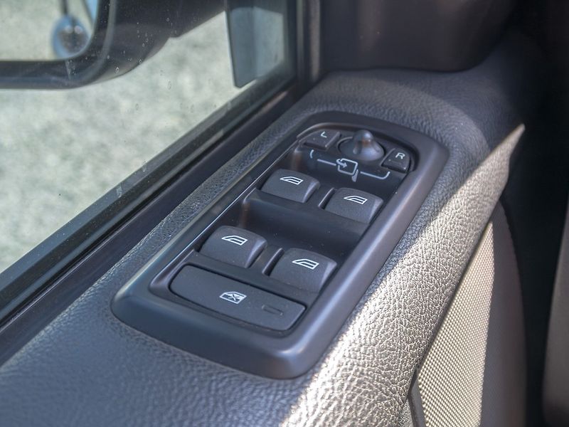 Land Rover Discovery (2013) 3.0D 155KW 7sed – NAVIJÁK - fotka 32 z 57