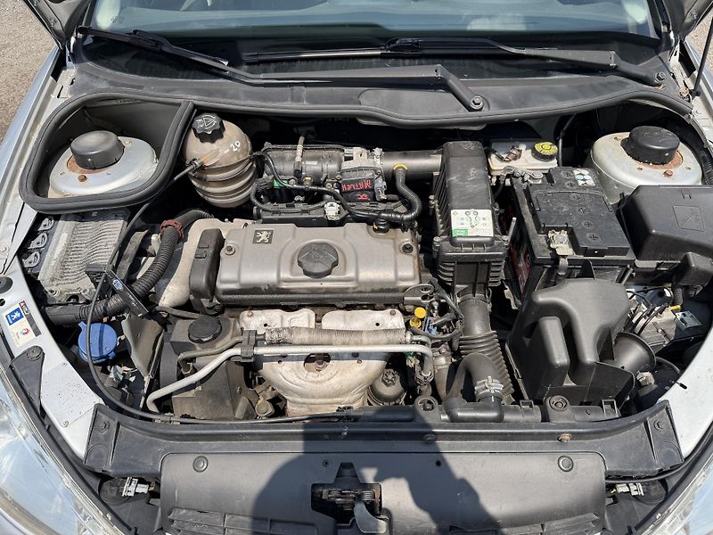 Peugeot 206 1.4i - fotka 19 z 21