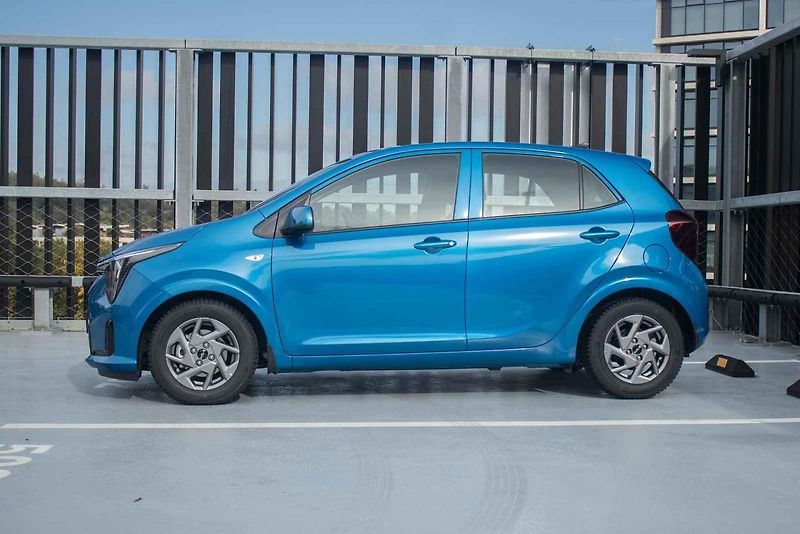 Obří a pohodlná, nebo malá a šikovná? Sorento a Pivanto představují opačné póly modelové řady Kia.
