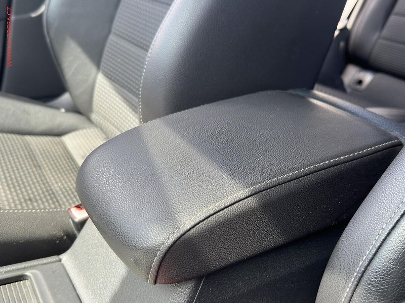 Volkswagen Golf (2015) 1.6TDI, Navi - fotka 19 z 21