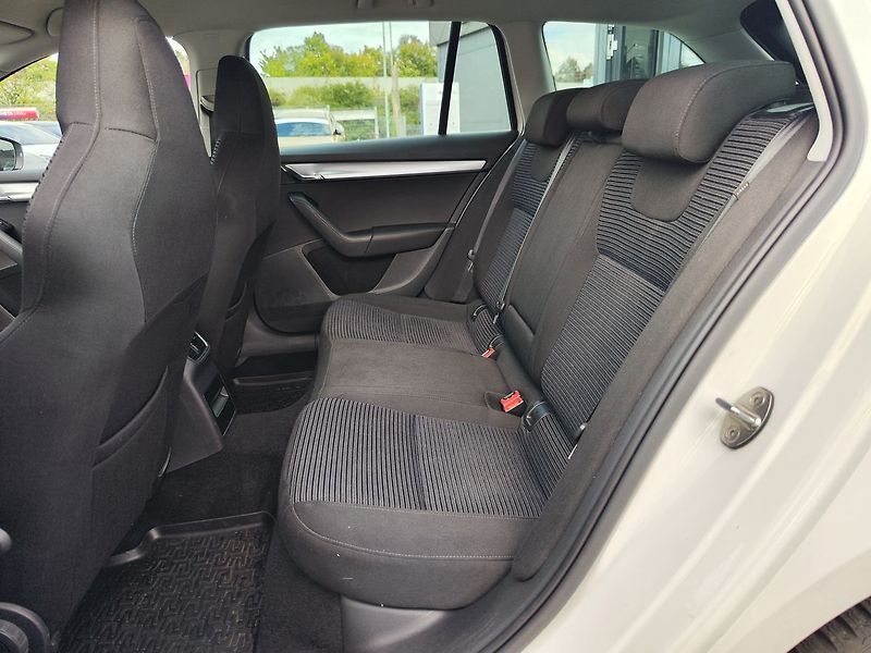 Škoda Octavia 1.6 TDI/81kW Elegance - fotka 12 z 28