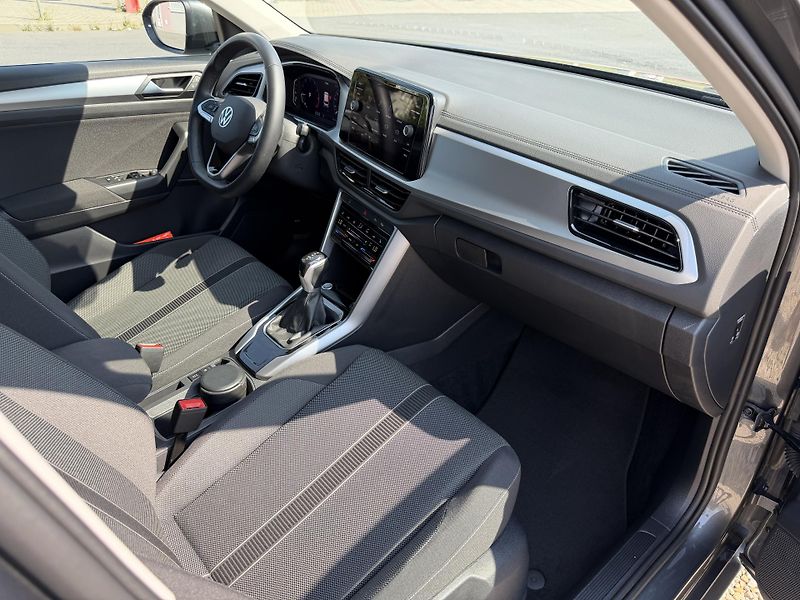 Volkswagen T-Roc 1,5 TSi/110kW LIFE - DSG,TZ,.. - fotka 51 z 64