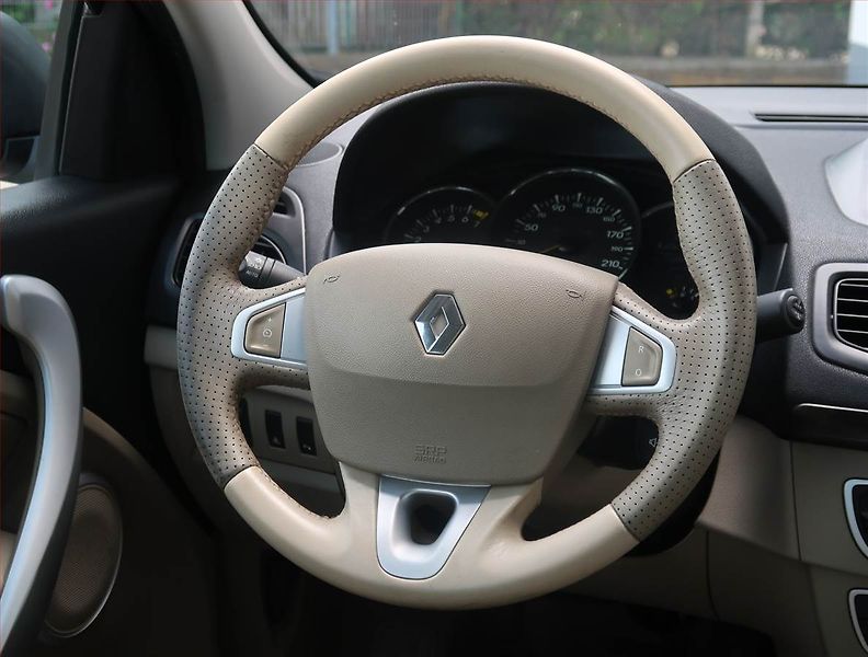 Renault Fluence (2010) 1.6 16V, levný provoz - fotka 15 z 18