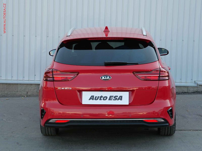 Kia Ceed (2020) 1.4 T-GDi, 2.maj,ČR, LED - fotka 5 z 23