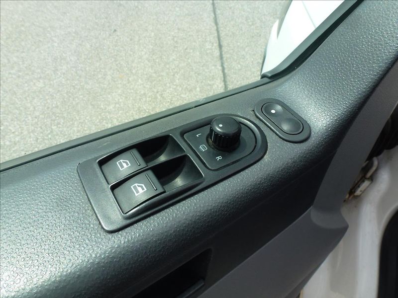 Volkswagen Transporter 2,0 TDI Long L2 Klima 6 míst - fotka 28 z 44