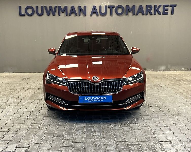 Škoda Superb 2,0 TDI DSG Laurin & Klement - fotka 4 z 22