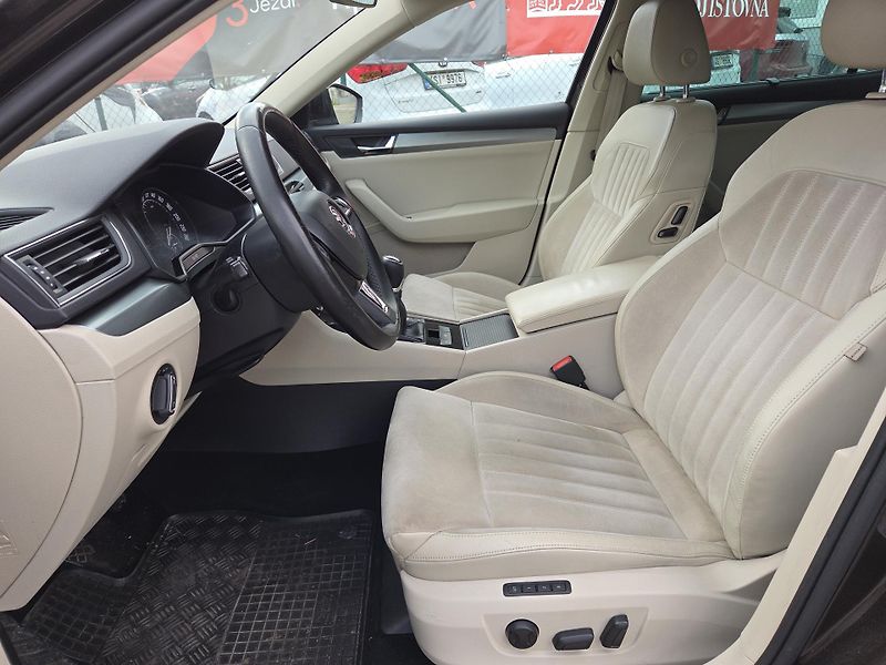 Škoda Superb 2,0TDi lze na splátky VŠEM! - fotka 9 z 11