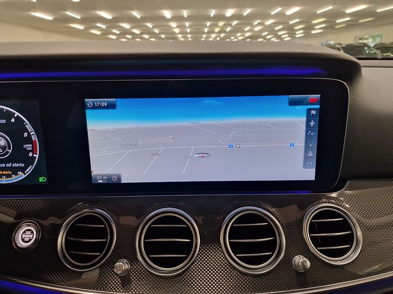 Mercedes-Benz 220 (2017) - fotka 53 z 74
