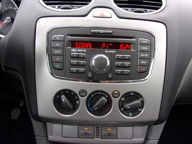 Ford Focus (2010) 1.6i74kW STYLE NYNÍ PO SERVISE - fotka 10 z 19