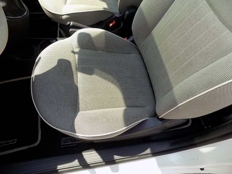 Fiat 500 1,2I 51 KW LOUNGE AUTOKLIMA - fotka 21 z 42