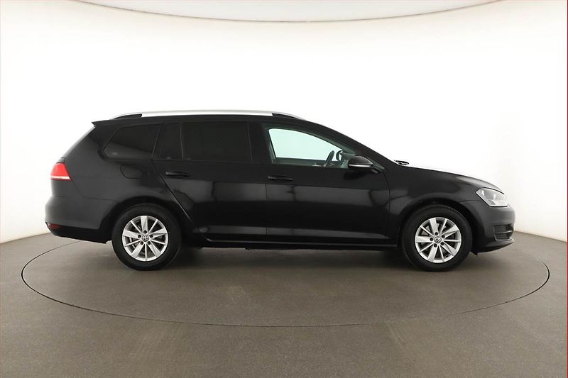 Volkswagen Golf (2015) 1.6 TDI, Tempomat - fotka 6 z 12