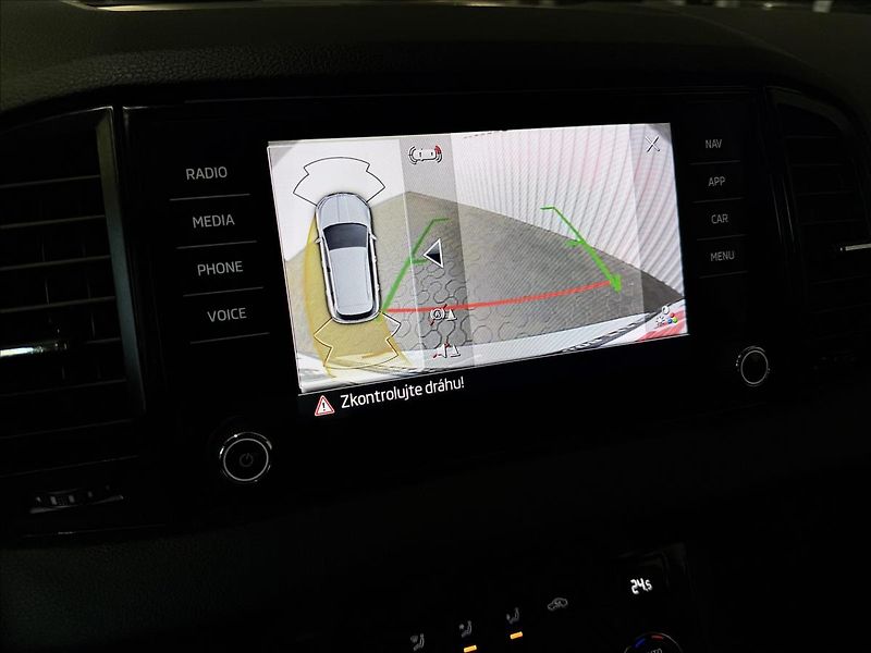 Škoda Karoq 2.0TDI DSG ACC SPORTLINE - fotka 27 z 37