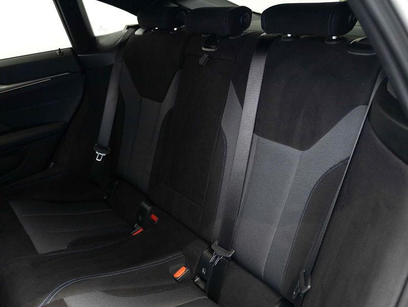 BMW Řada 4 M440i xDrive Gran Coupé - fotka 22 z 23