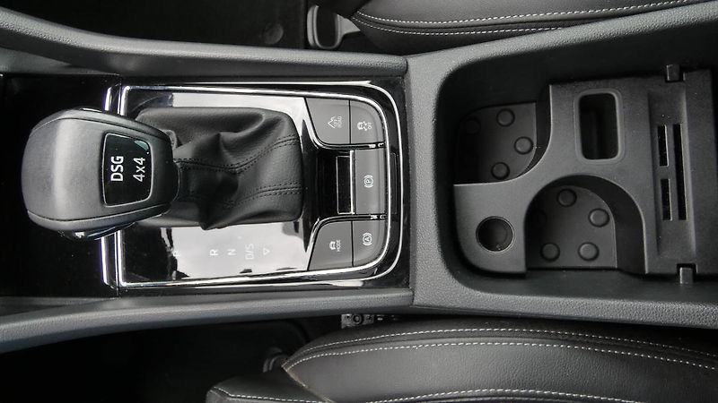 Škoda Karoq 2.0 TDI 110 kW Style 4x4 DSG - fotka 18 z 24