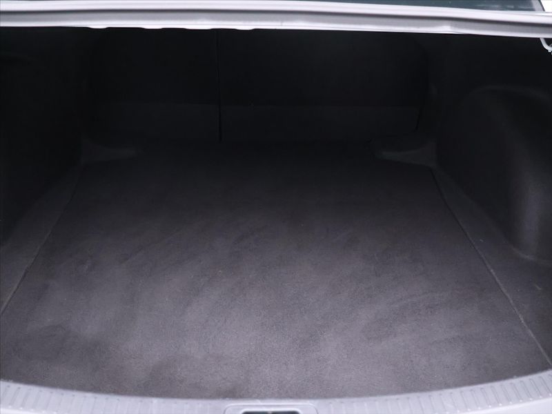Toyota Corolla 1,8 HB Active Aut. DPH CZ 1.Ma - fotka 10 z 29