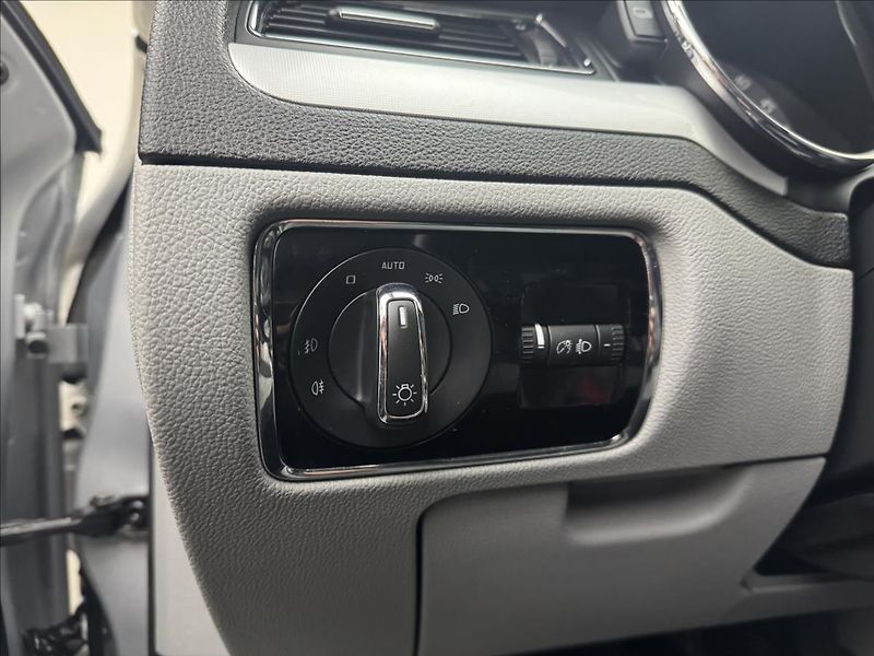 Škoda Superb 2,0 TDi DSG ALU COLUMBUS TAŽNÉ - fotka 8 z 32