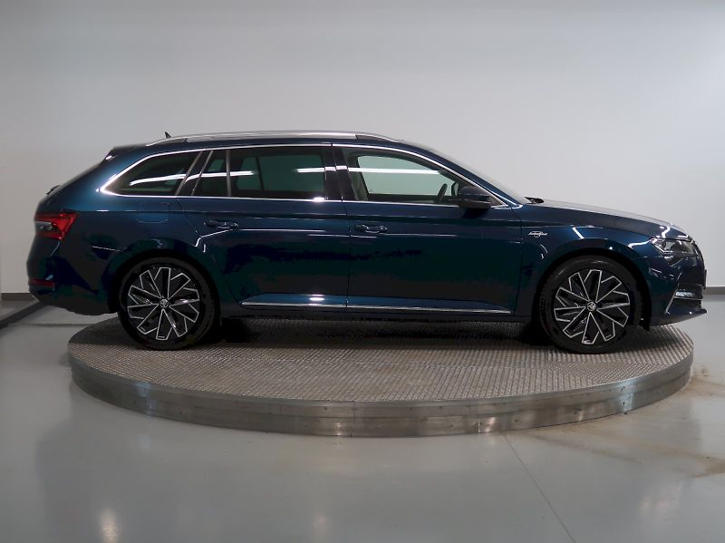 Škoda Superb (2022) LAURIN&KLEMENT 2.0TSI 140KW DS - fotka 8 z 49
