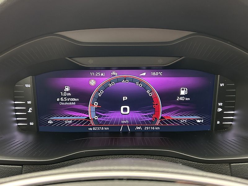 Škoda Karoq 1.5 TSI SportLine - fotka 7 z 32