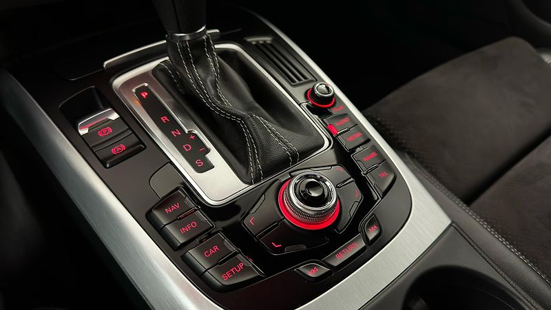 Audi A5 QUATTRO / 2 SADY GUM  - fotka 32 z 47