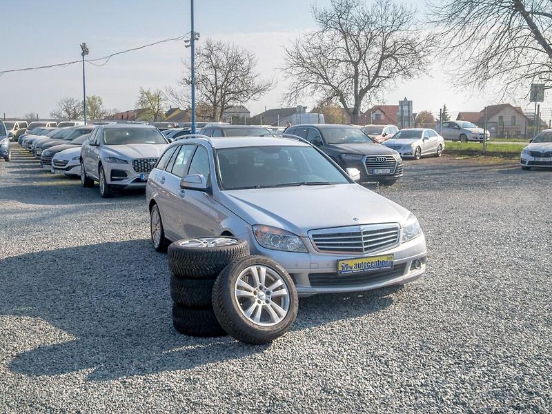 Mercedes-Benz Třídy C (2009) 200 135KW mat – NAVIGACE - fotka 3 z 46