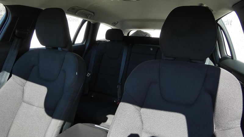 Volvo V60 B5 AWD Momentum Pro - fotka 7 z 23
