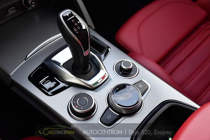 Alfa Romeo Stelvio 2.0T 16V 206kW VELOCE AT8 Q4 - fotka 28 z 49
