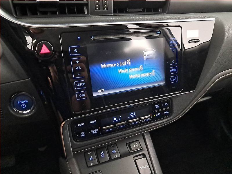 Toyota Auris (2015) Hybrid, Automat, Kůže - fotka 12 z 22
