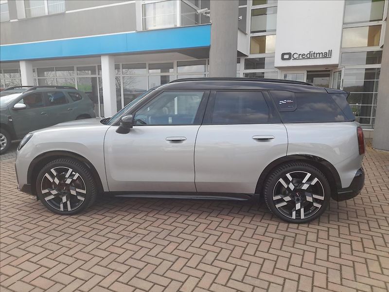 Mini Countryman 0,0 JCW ALL4 - fotka 9 z 31